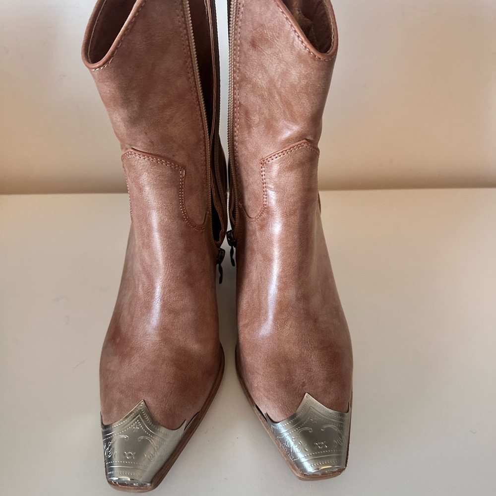 BEAST FASHION Tan Heeled Boots with Silver Tips